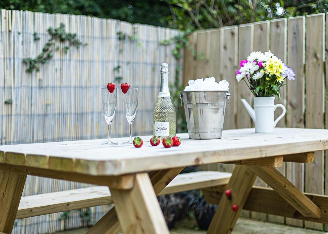 Entire Family Home , Large Rear Garden And Free Parking Belfast Exteriér fotografie
